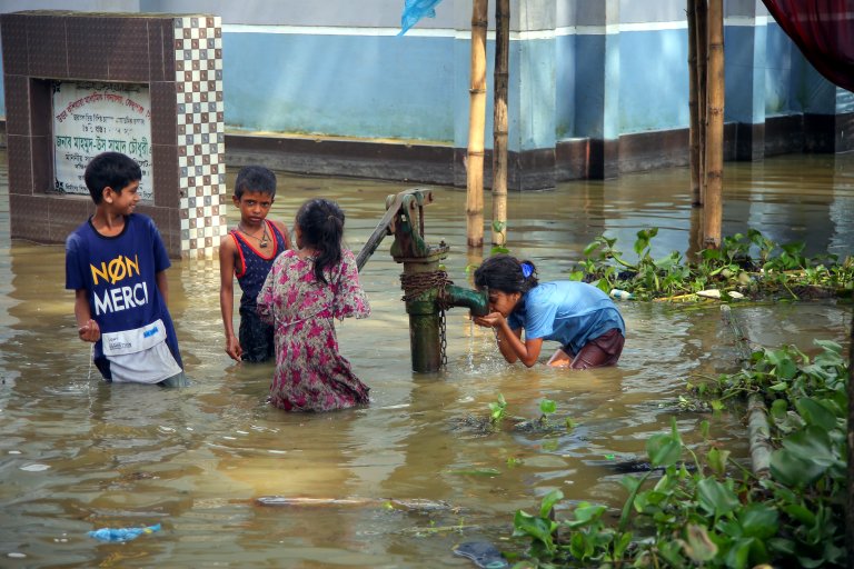 Borna er i fare. Diaré-relatert sjukdom er allereie eit stort globalt problem, og forårsaker 500 000 dødsfall årleg blant born under fem år. Når temperaturene stig og flaumar blir meir hyppig, vert disse sjukdomane enda vanskeligare å kontrollere. Foto: Shutterstock